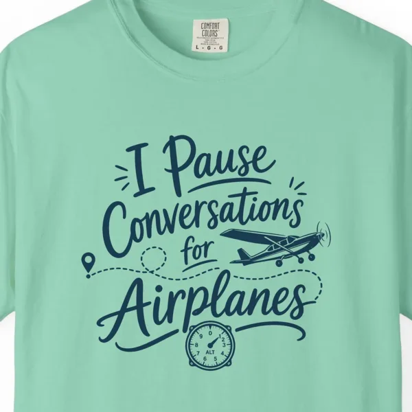 pause-conversations-trainer-tee-island-reef-chest Pause Conversations Trainer Tee in Island Reef, close-up